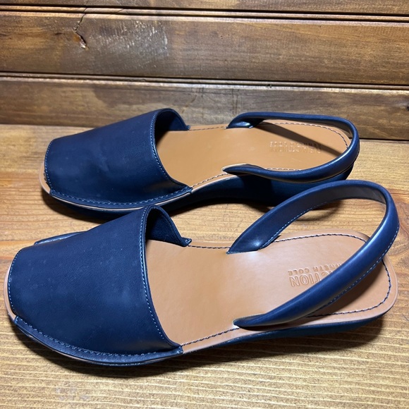 Kenneth Cole Reaction Fine Glass Wedge Sandals - Size 9 - Picture 2 of 3